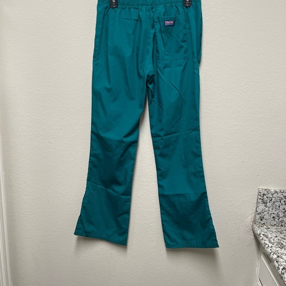 “SET” top and pants Cherokee. New with out tags 🏷️ - Picture 8 of 15